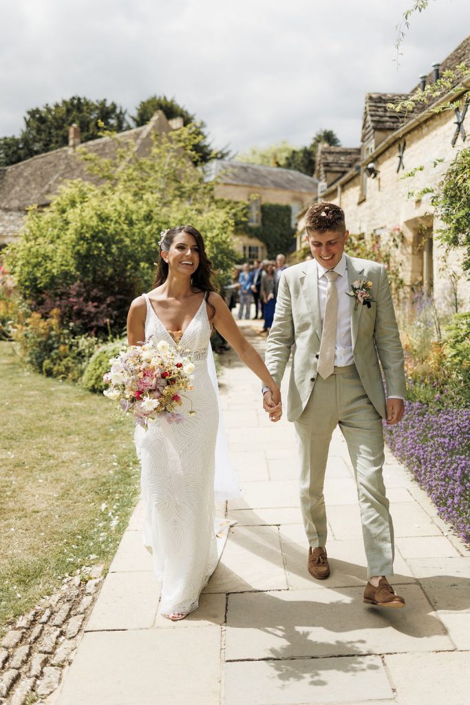 Joanna and Nick at Caswell House Joanna Carter Wedding Flowers Oxfordshire